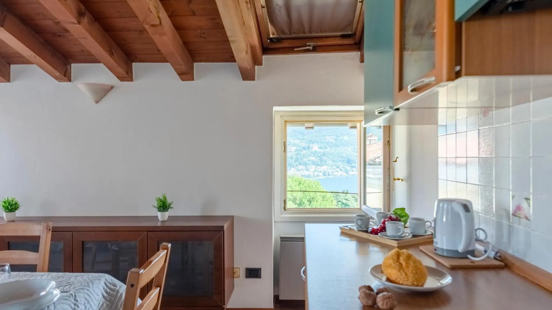 Bruno House Lakeview & Shared Pool - Happy Rentals San Felice del Benaco Italië